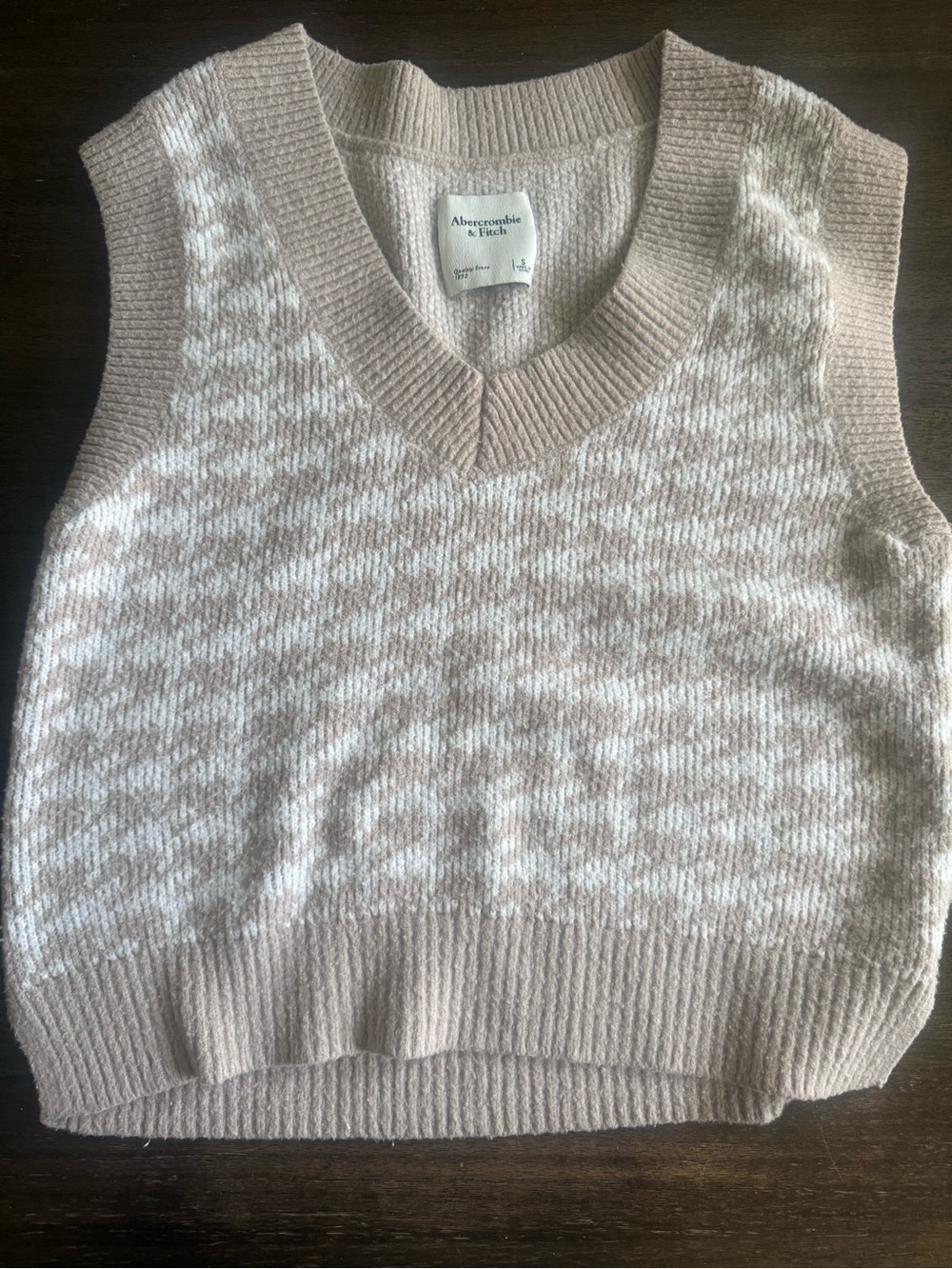 Abercrombie & Fitch Pink and Cream V-Neck Houndstooth Sweater Vest